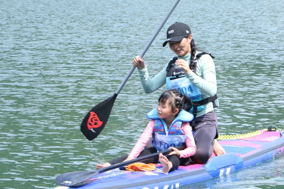 XwrhF, 亲子组选手, 余能够走进