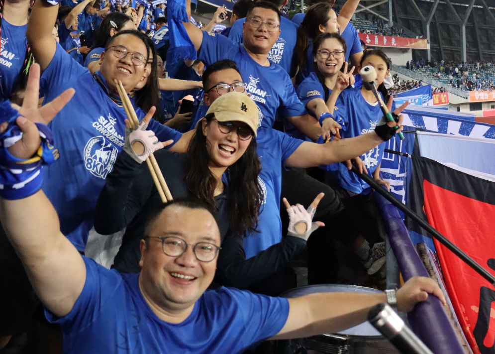 她说, 她带着大家, 因为